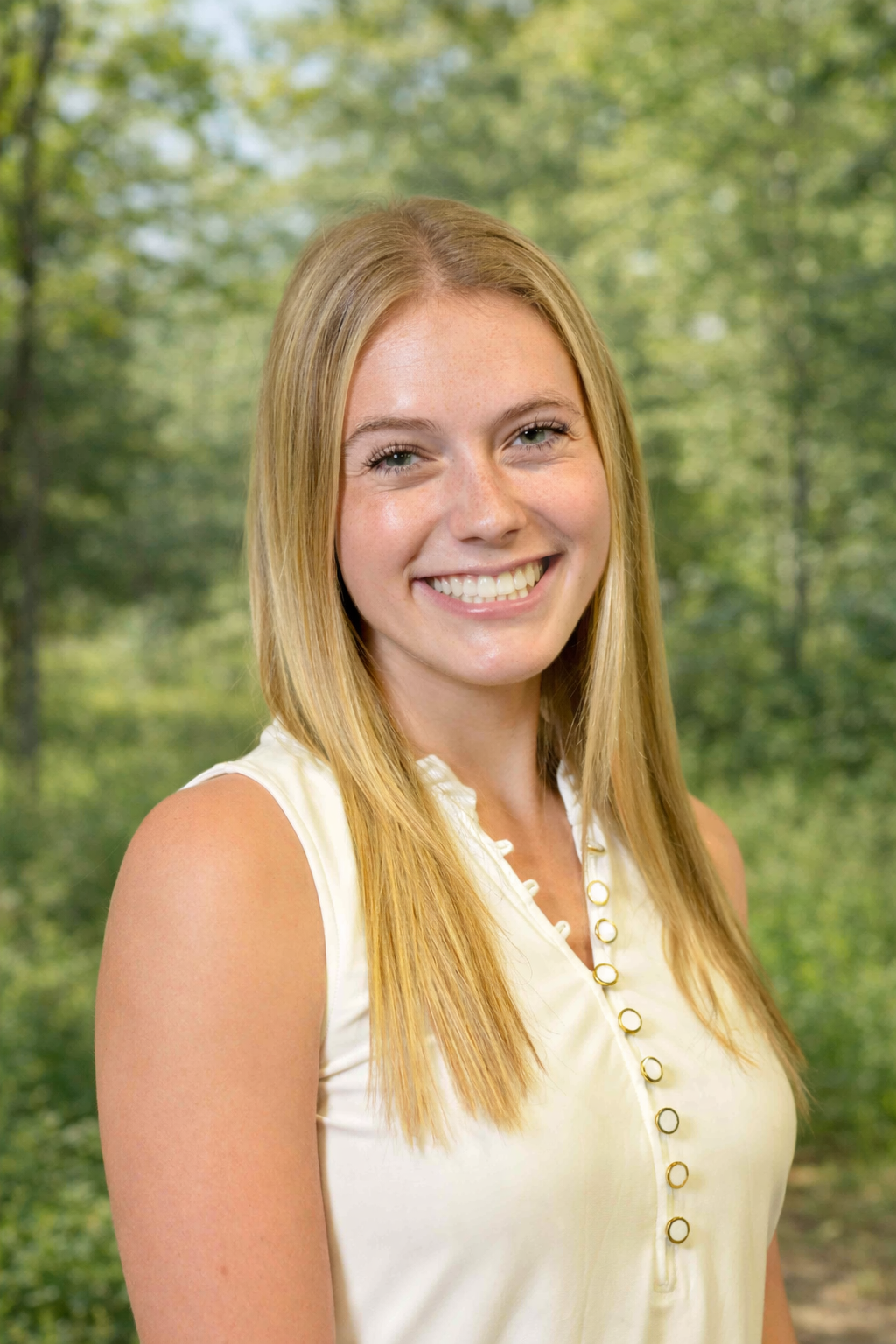 Ava Fangmann headshot