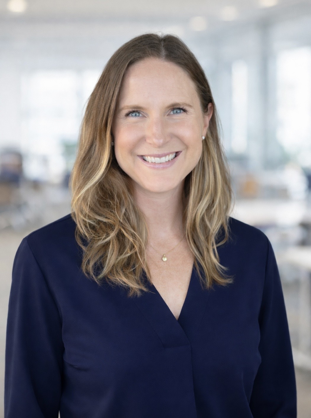 Julia Blosil headshot